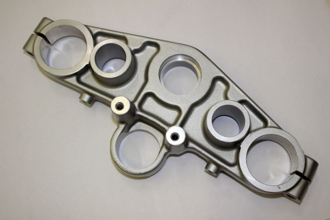 Верхняя траверса рулевой колонки