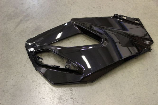 Облицовка боковая, правая (черный)