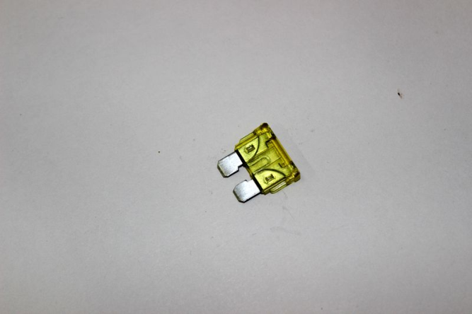 Предохранитель (20А)