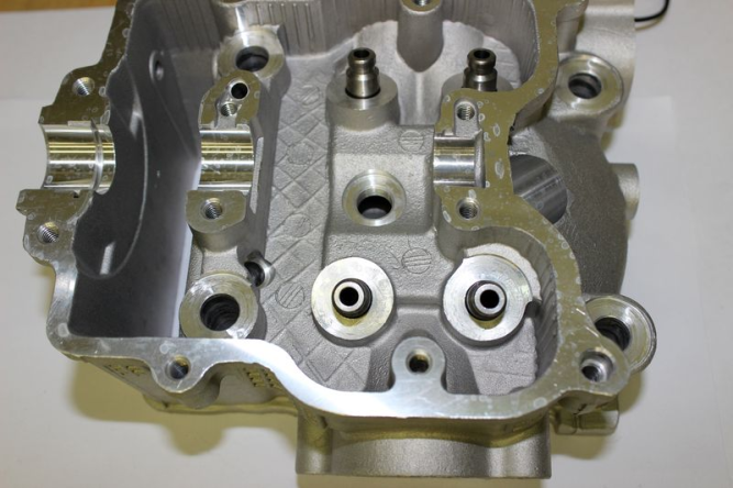 Голова цилиндра с клапанной крышкой