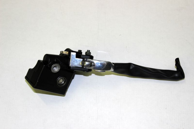 Тормозной цилиндр передний в сборе