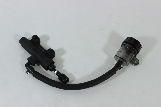 Главный тормозной цилиндр заднего тормоза в сборе