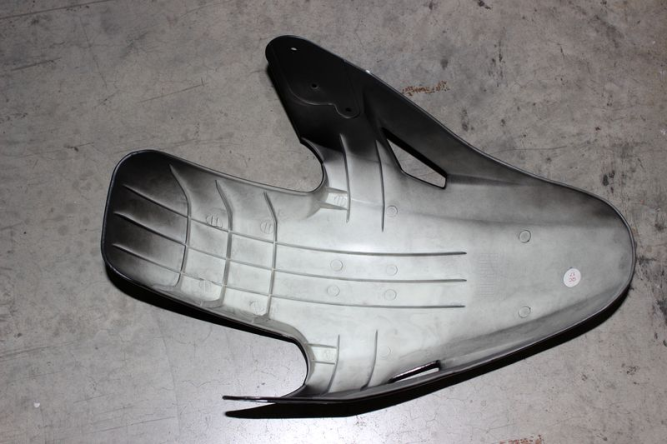 Крыло переднее