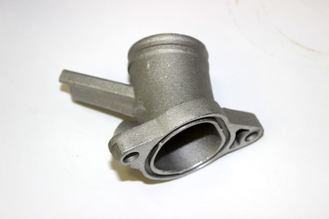 Фланец впускного коллектора заднего цилиндра Х8