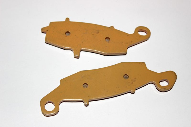 Тормозные колодки левая пара