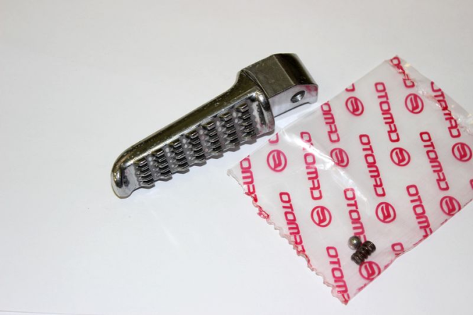 Подножка пассажирская правая