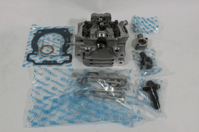 Головка цилиндра 1 устанавливается только с рокерами 0800-022600-20000