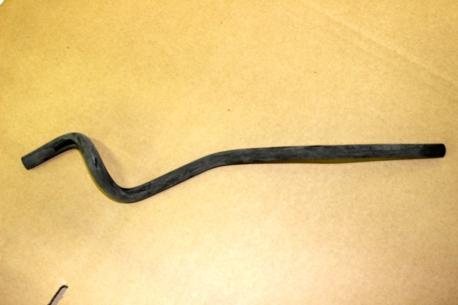 Трубка соединительная сист.охл. (радиатор-горловина)