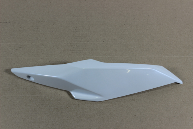 Облицовка фары правая (белый / NEBULA WHITE)