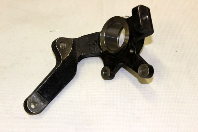 Кулак поворотный, левый