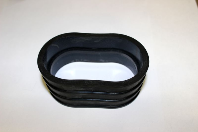 Соединитель выпускного патрубка вариатора