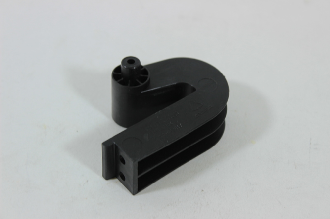 Крепление крышки вещевого ящика левое