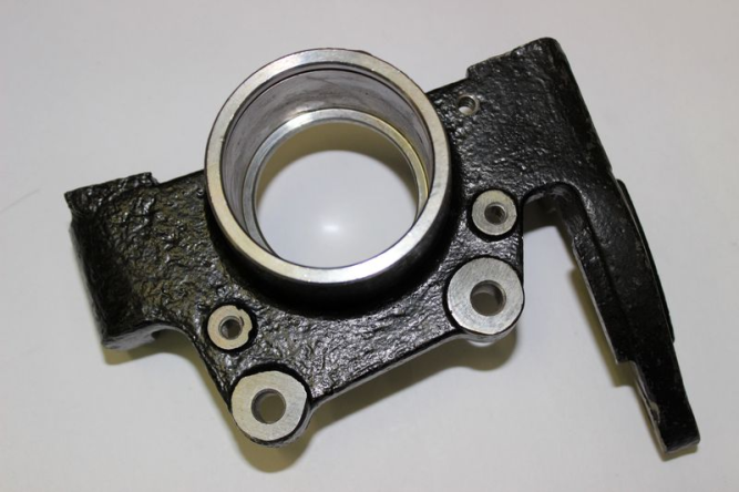 Кулак поворотный левый (для 12-дюймовых дисков)