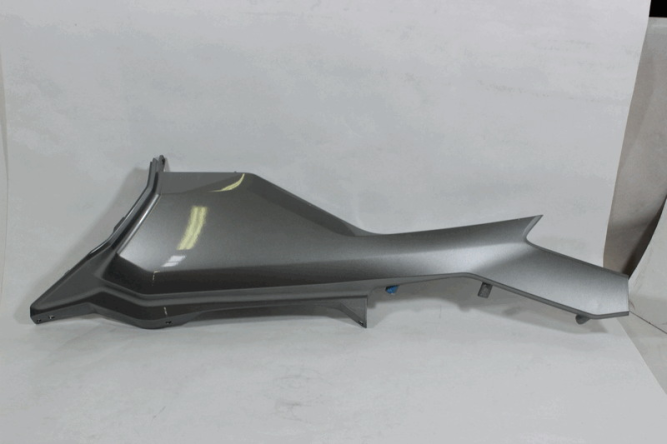 Левая облицовочная панель (серый металлик / TITANIUM GRAY)