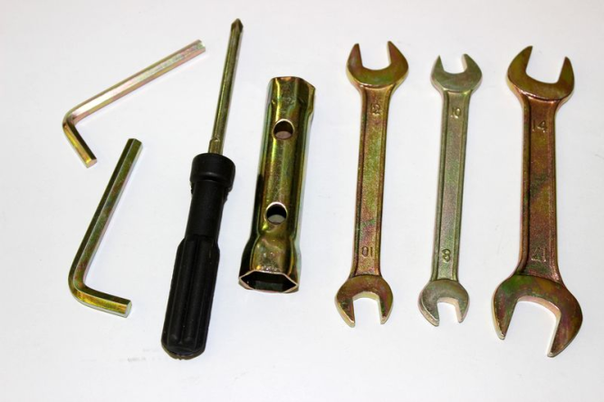 Инструменты бортовой комплект