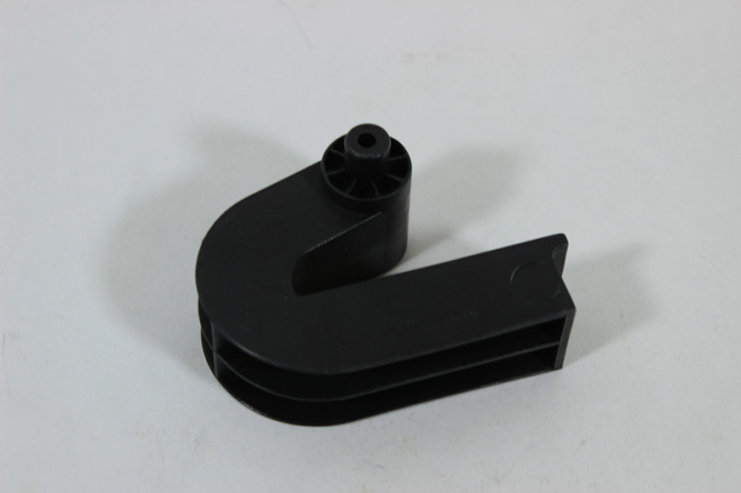 Крепление крышки вещевого ящика правое