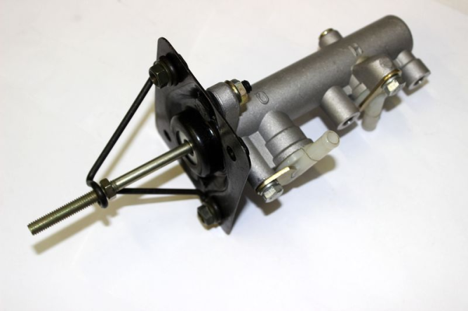 Тормозной цилиндр главный