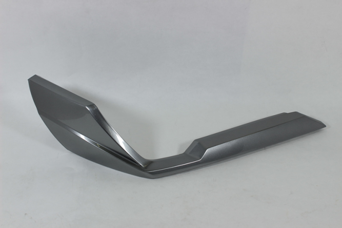 Накладка декоративная передняя правая (серый металлик / TITANIUM GRAY)
