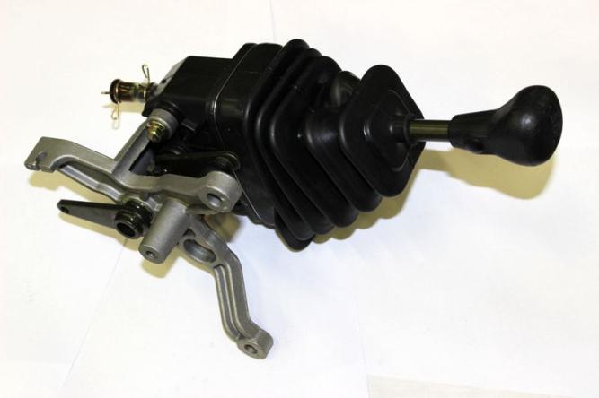 Механизм выбора и переключения передач в сборе