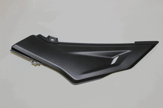 Элемент левой облицовки (SILVER BLACK)