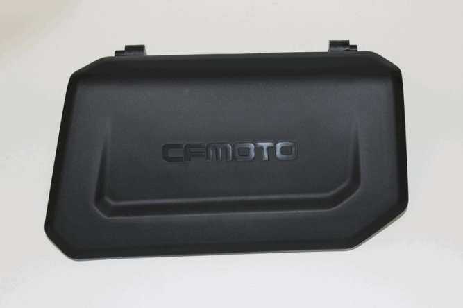 Крышка правого багажного отделения