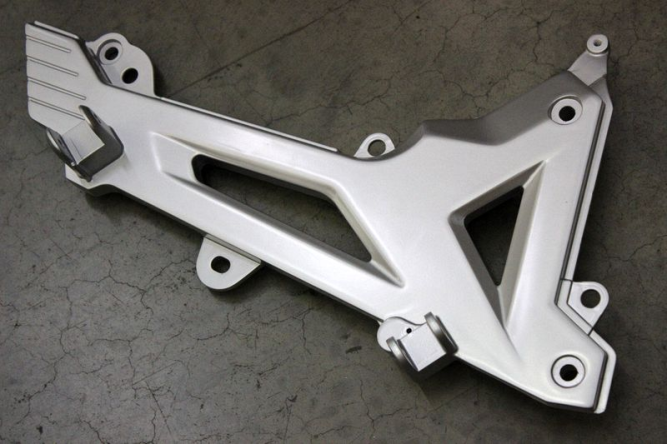 Кронштейн подножек, правый