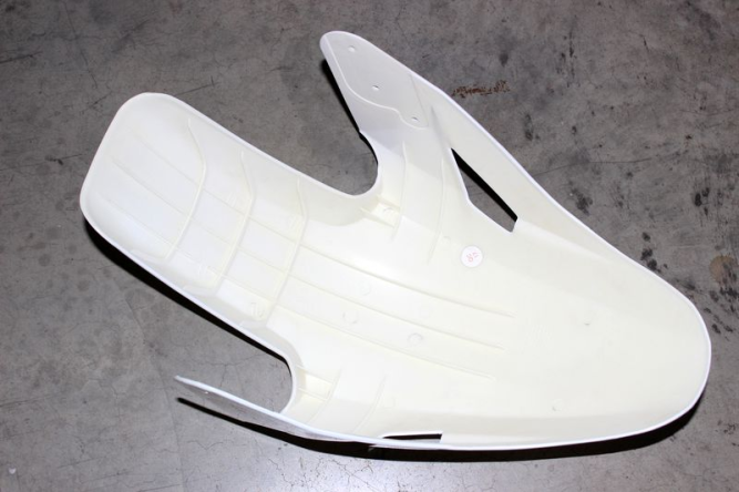 Крыло переднее