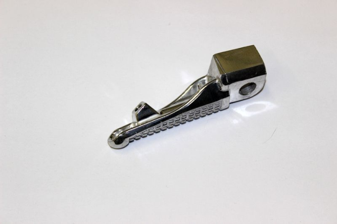 Подножка передняя левая