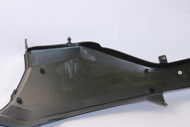 Панель боковая правая (черный / MIST SILVER BLACK)