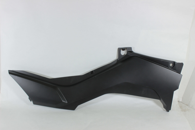 Облицовка правая (жемчужно-черный / PEARL BLACK)