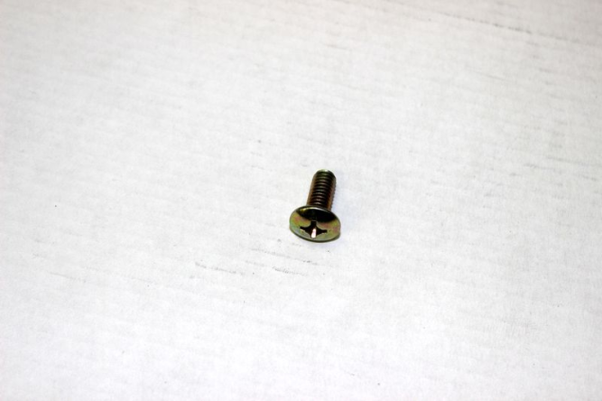 Винт фиксатора фильтроэлемента возд.