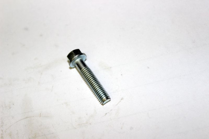 Болт M6&times;28