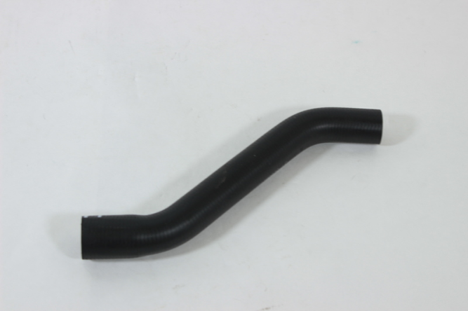 Шланг системы охлаждения двигателя впускной
