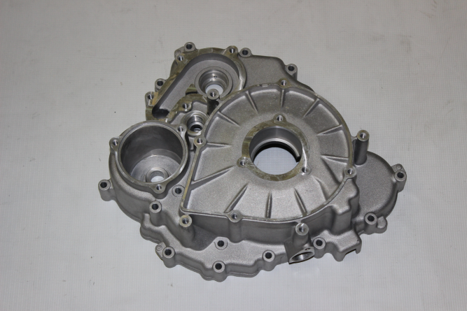 Крышка левой половины картера