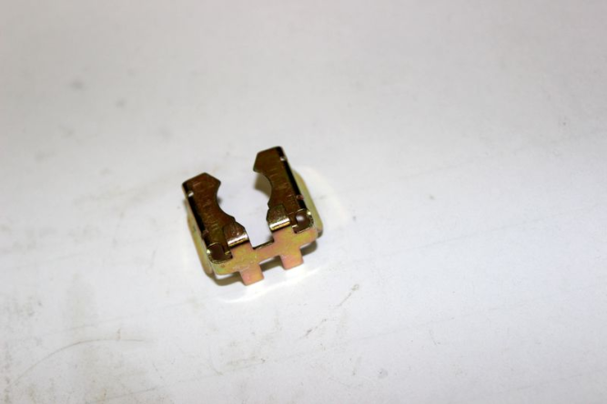 Защелка колпачка инжектора