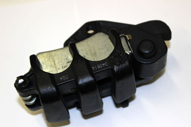 Суппорт тормозной, передний, правый