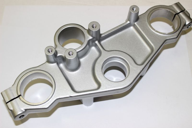 Верхняя траверса рулевой колонки