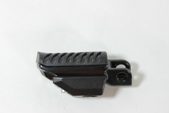 Подножка передняя левая в сборе (черный / MATTE BLACK)