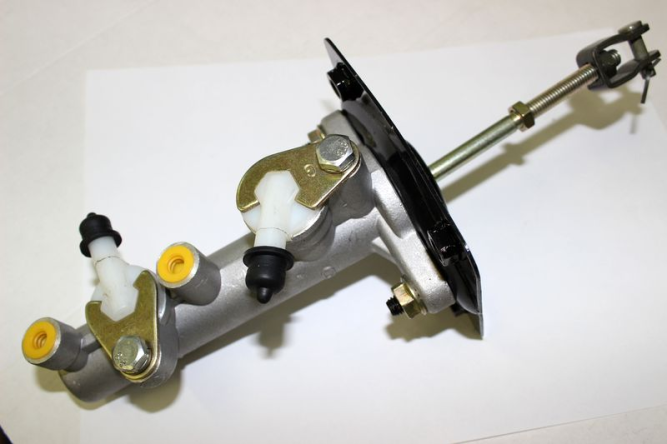 Тормозной цилиндр главный