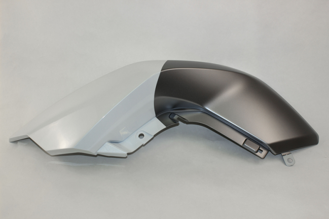 Панель топливного бака левая (белый + серый / NEBULA WHITE + MATTE TITANIUM GREY)