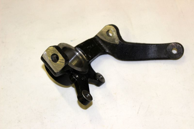 Кулак поворотный правый