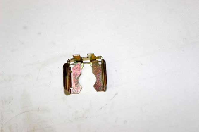 Защелка колпачка инжектора