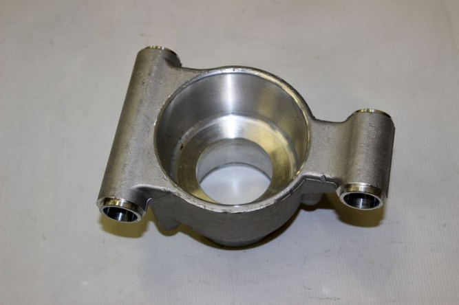 Кулак задней подвески левый