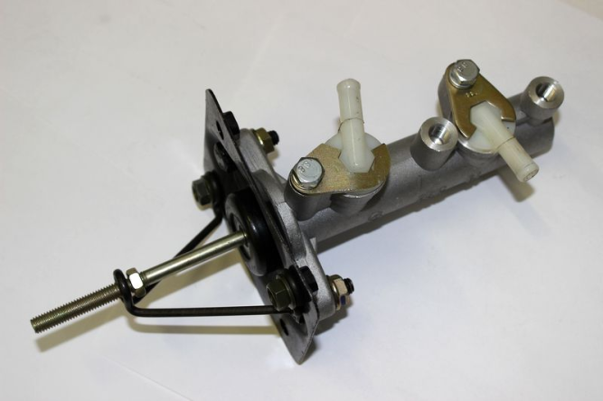 Тормозной цилиндр главный