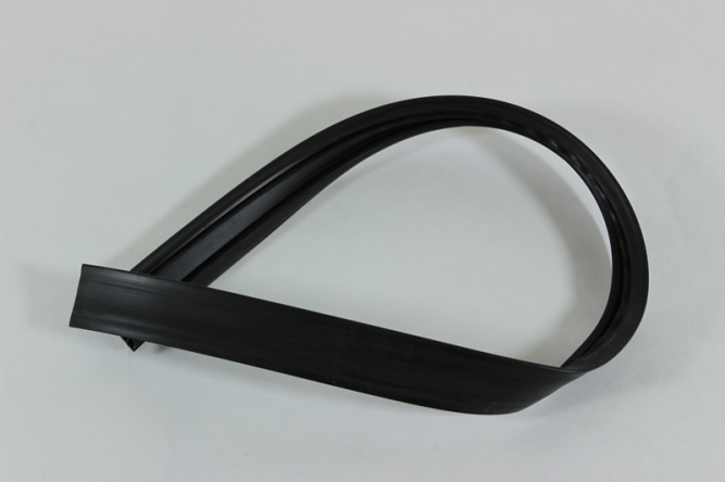 Водозащитный уплотнитель передней пластиковой облицовки