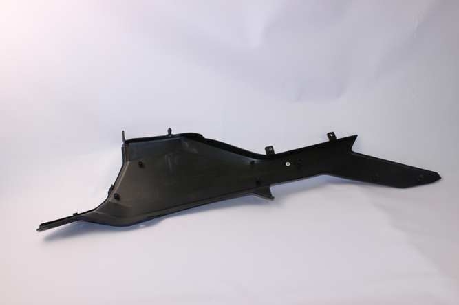 Панель боковая правая (черный / MIST SILVER BLACK)