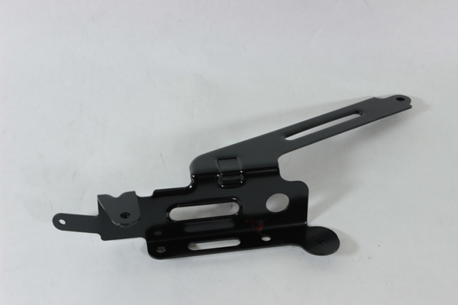 Кронштейн правый нижней защиты