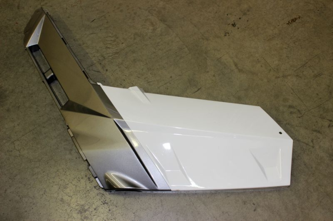 Крыло заднее левое (серо/белое)