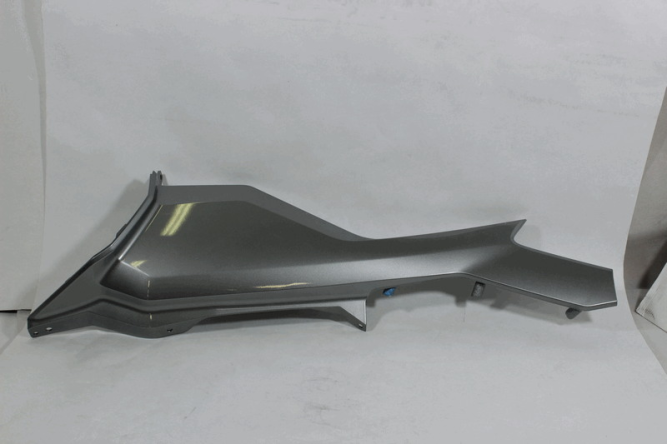 Левая облицовочная панель (серый металлик / TITANIUM GRAY)