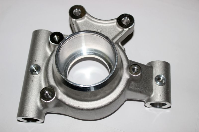 Кулак заднего колеса правый